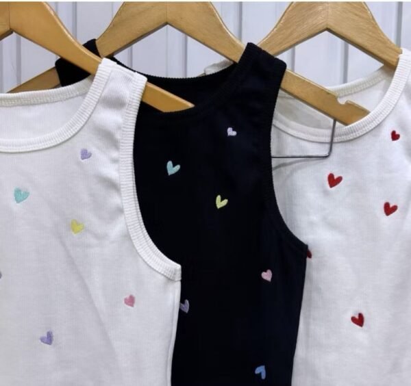 Blusa Regata Com Estampa De Corações
